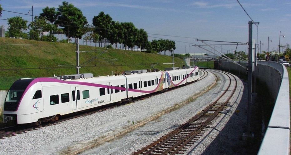 ERL Train Services at KLIA Terminal 2 (klia2)